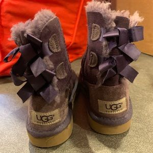Little kids UGG Bailey bow in purple size 8.